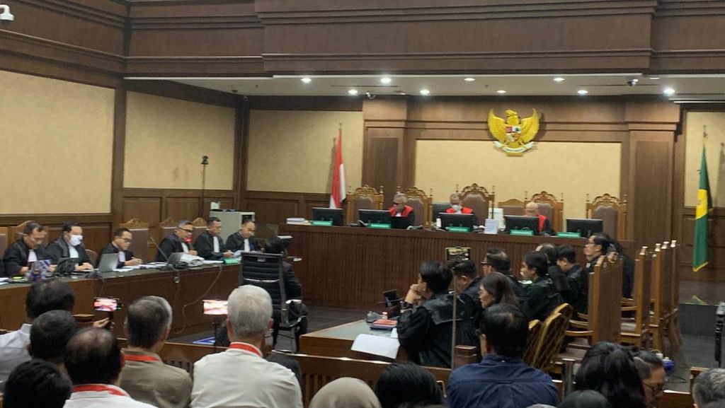 Chat Harun Masiku ke Hasto Dibuka di Sidang: Terima Kasih Bantuannya